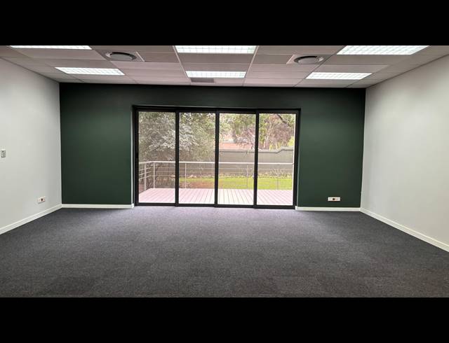 631M² OFFICE TO LET IN PINESLOPES
